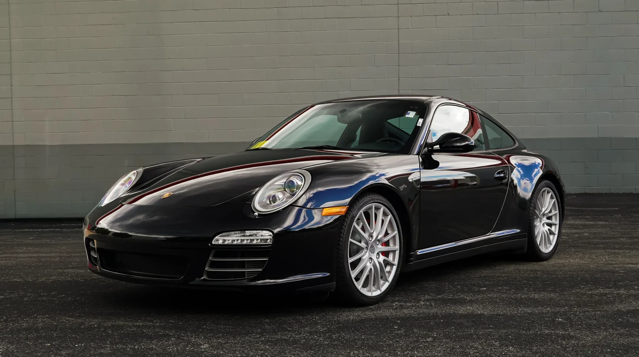 2010 Porsche 997 Carrera 4S - Image 2 of 31
