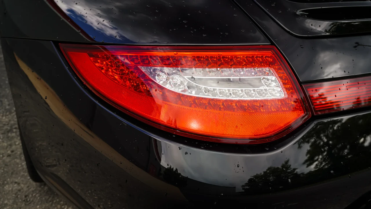 2010 Porsche 997 Carrera 4S - Image 24 of 31