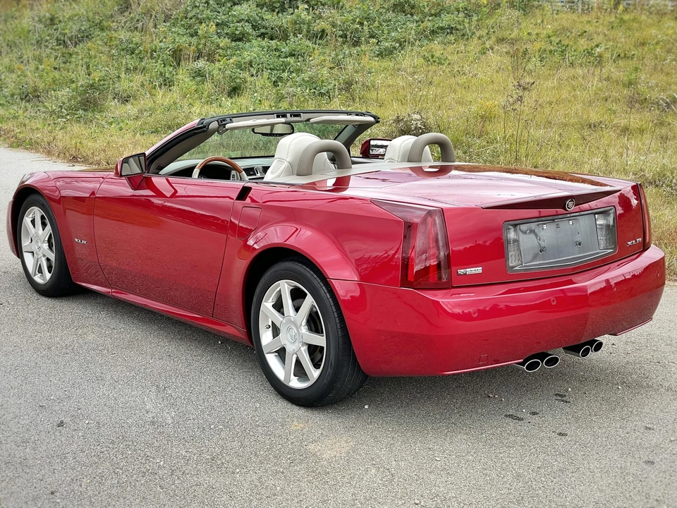 2004 Cadillac XLR - Image 10 of 31
