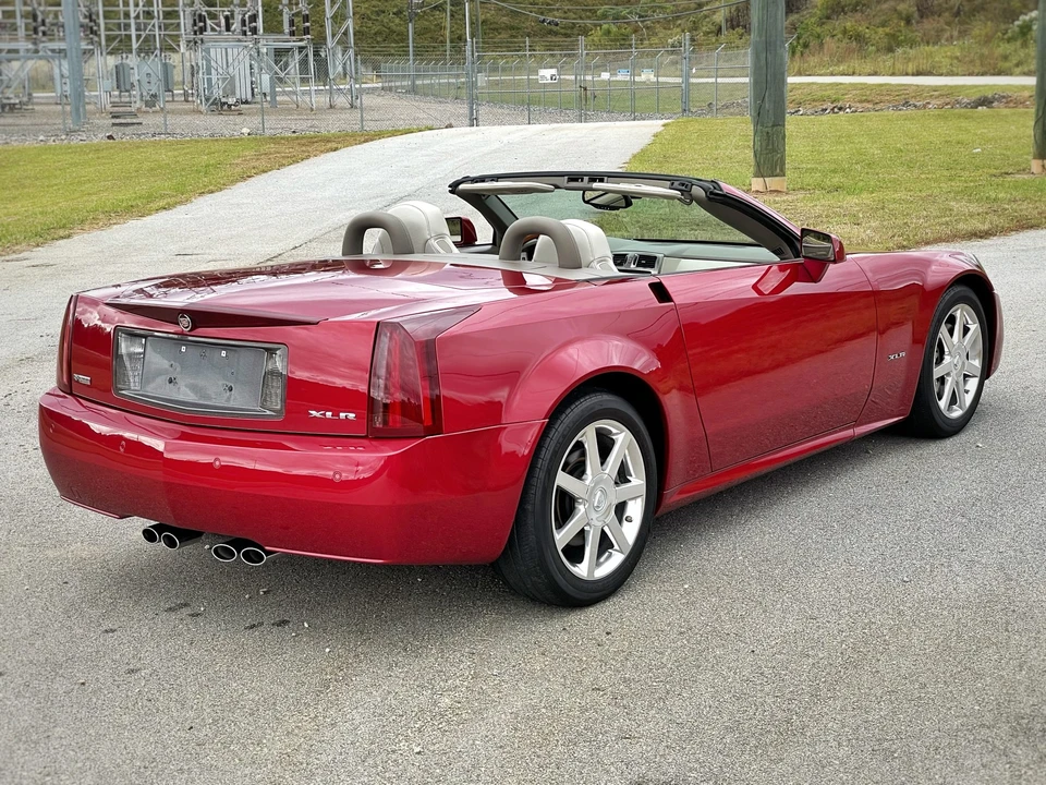 2004 Cadillac XLR - Image 12 of 31