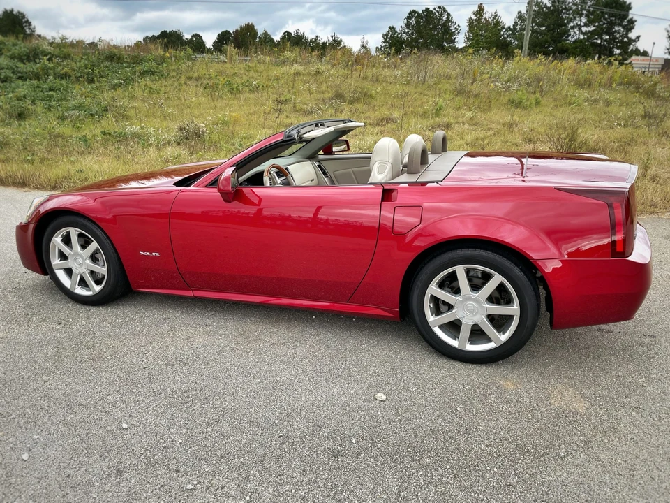 2004 Cadillac XLR - Image 9 of 31