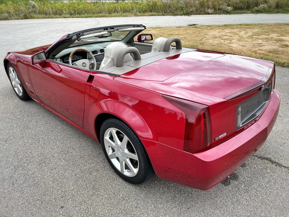 2004 Cadillac XLR - Image 11 of 31