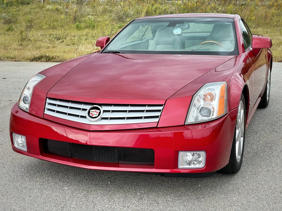 2004 Cadillac XLR - Image 4 of 31