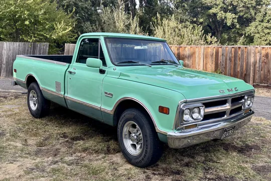 1968 GMC C2500 Custom Camper