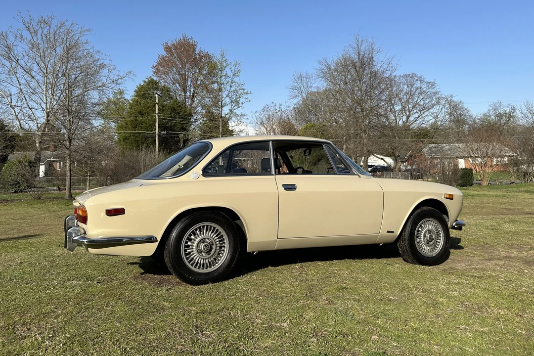 1974 Alfa Romeo 2000 GT Veloce - Image 10 of 31