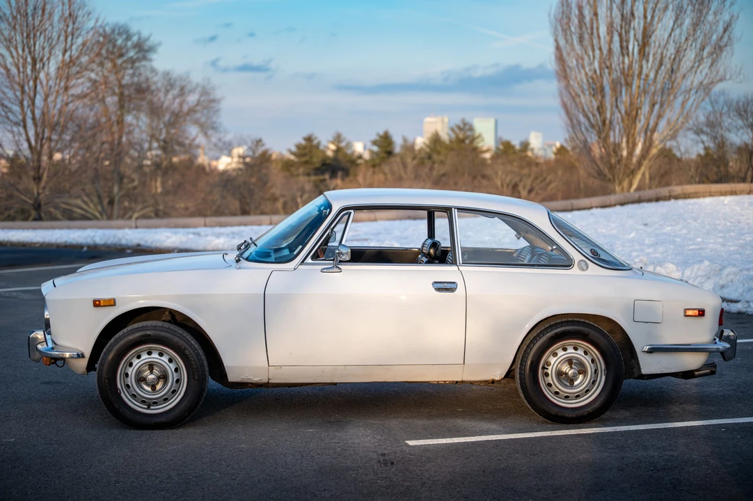 1974 Alfa Romeo 2000 GT Veloce - Image 29 of 31