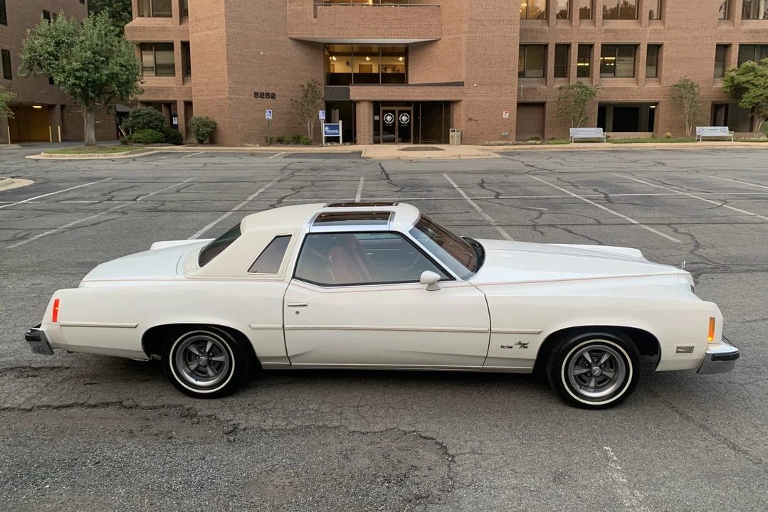 1977 Pontiac Grand Prix 3rd+ Gen - Image 30 of 31
