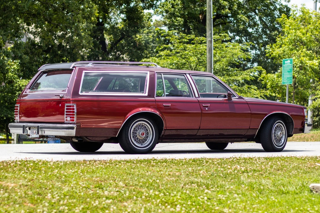 1979 Pontiac Safari - Image 5 of 31