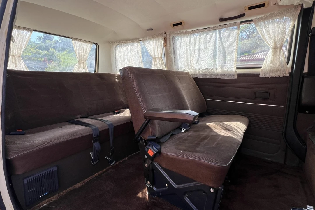 1981 Volkswagen Bay-Window Bus - Image 6 of 8