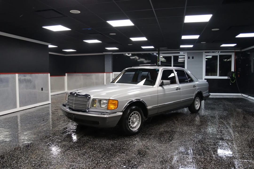 1982 Mercedes-Benz W126 S-Class Sedan - Image 4 of 31