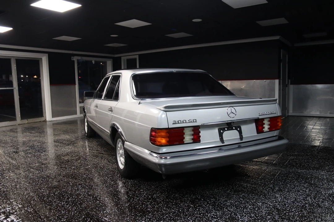 1982 Mercedes-Benz W126 S-Class Sedan - Image 10 of 31