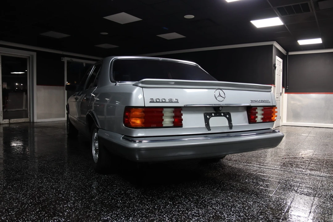 1982 Mercedes-Benz W126 S-Class Sedan - Image 11 of 31