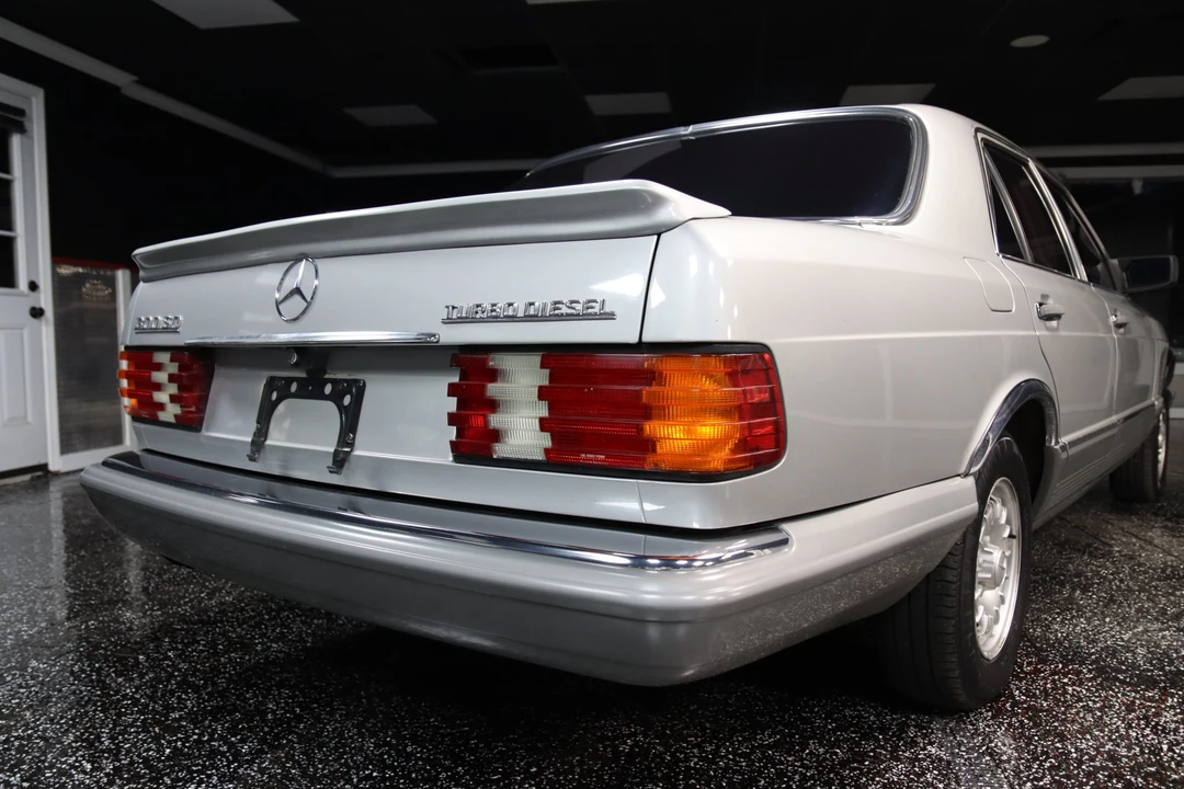 1982 Mercedes-Benz W126 S-Class Sedan - Image 17 of 31