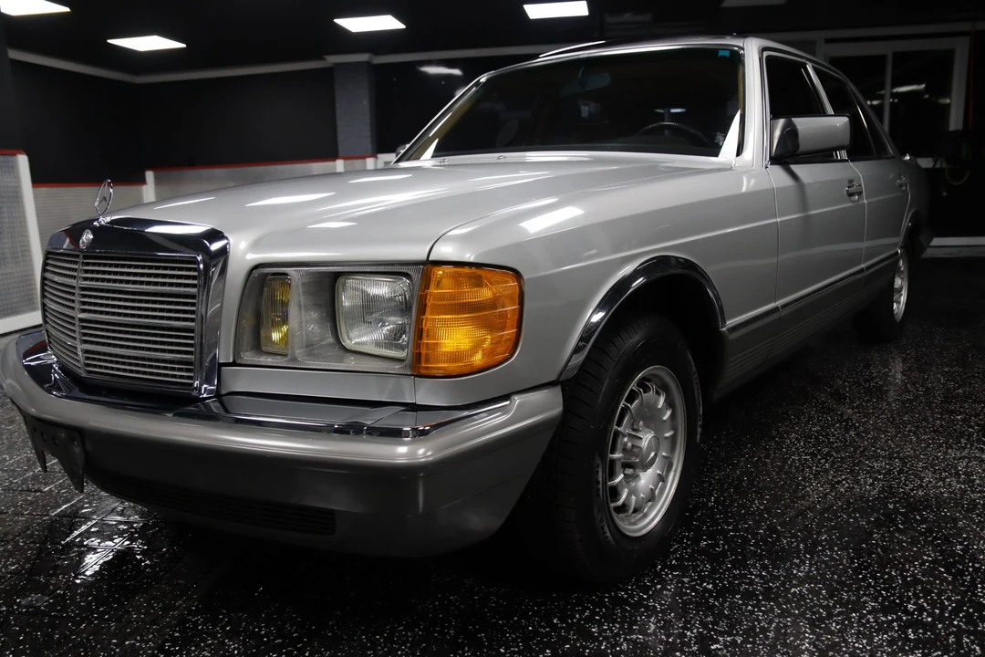 1982 Mercedes-Benz W126 S-Class Sedan - Image 3 of 31