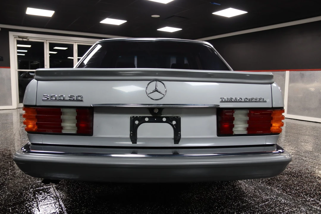 1982 Mercedes-Benz W126 S-Class Sedan - Image 15 of 31