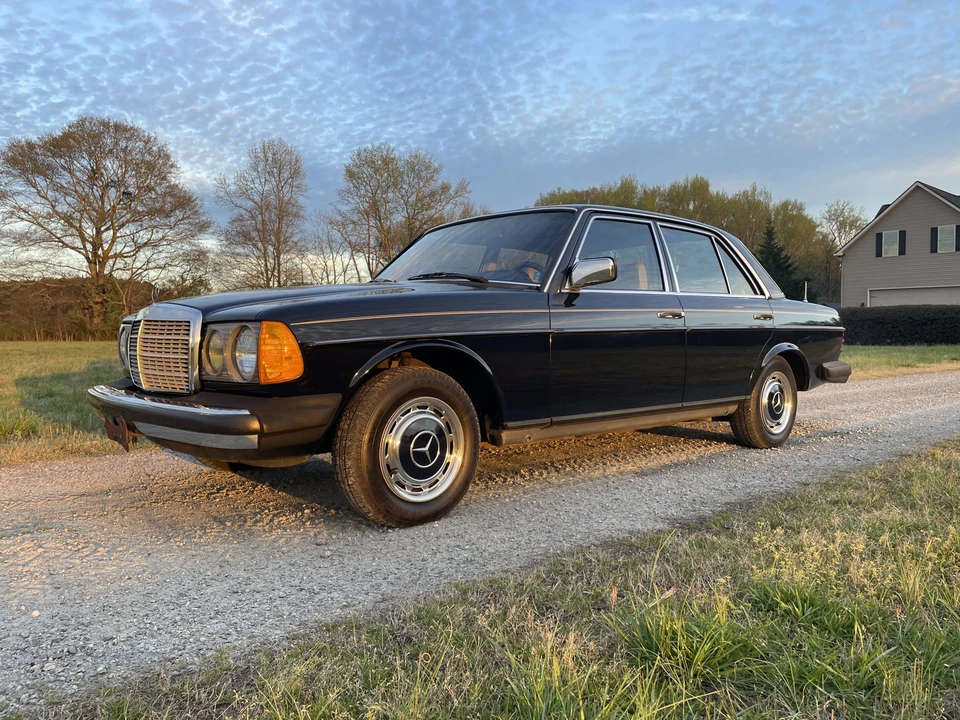 1983 Mercedes-Benz W123 Sedan - Image 3 of 31
