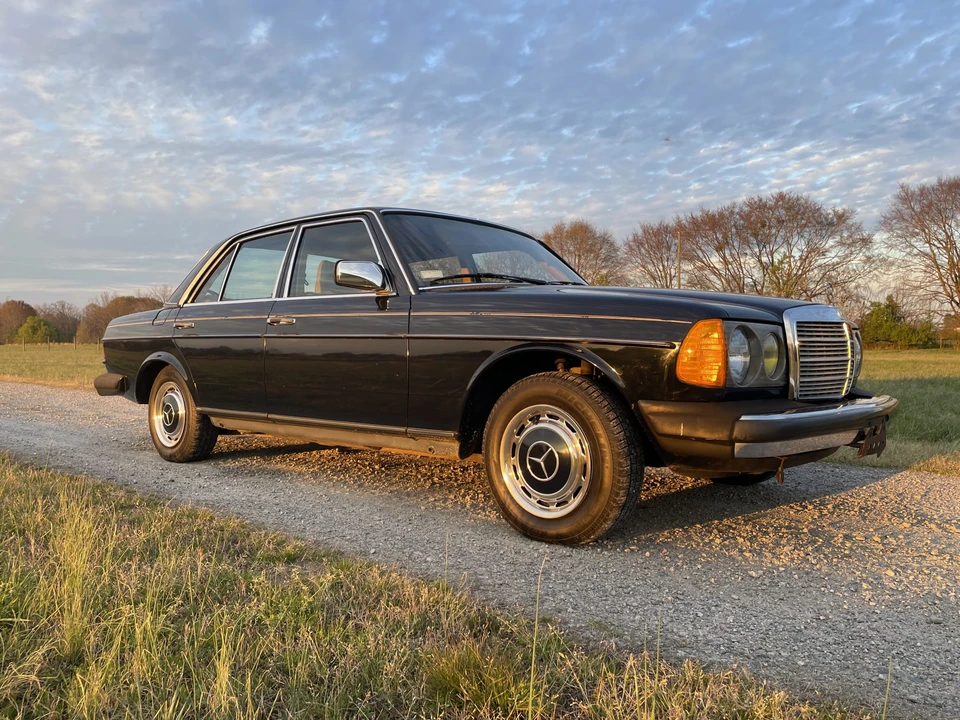 1983 Mercedes-Benz W123 Sedan - Image 9 of 31
