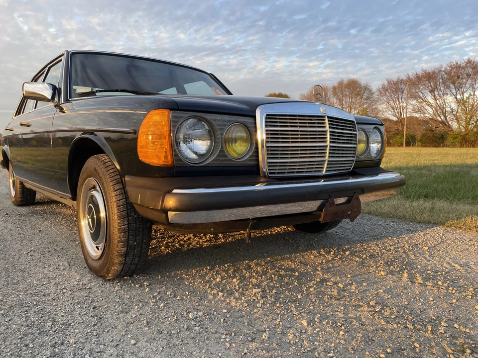 1983 Mercedes-Benz W123 Sedan - Image 8 of 31