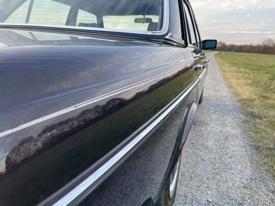 1983 Mercedes-Benz W123 Sedan - Image 29 of 31