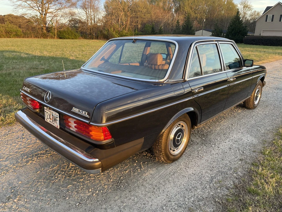 1983 Mercedes-Benz W123 Sedan - Image 14 of 31