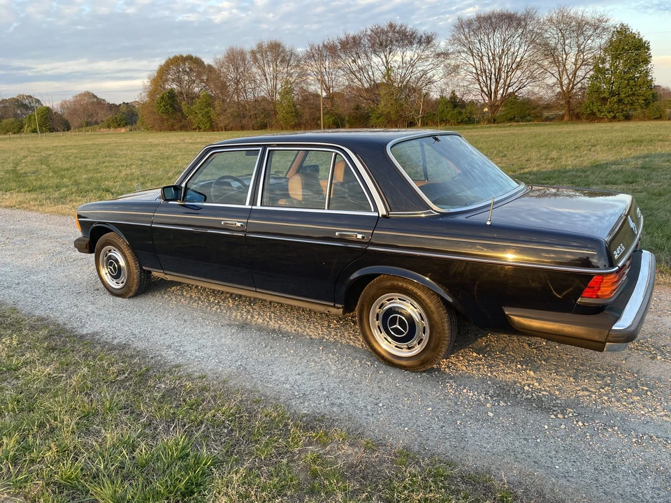 1983 Mercedes-Benz W123 Sedan - Image 19 of 31