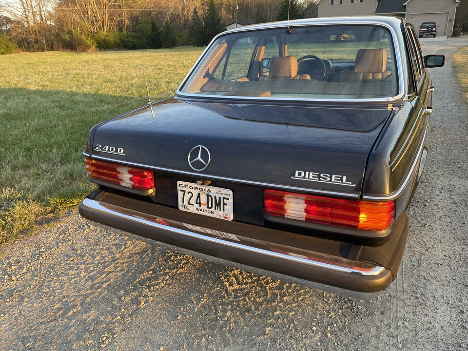 1983 Mercedes-Benz W123 Sedan - Image 16 of 31