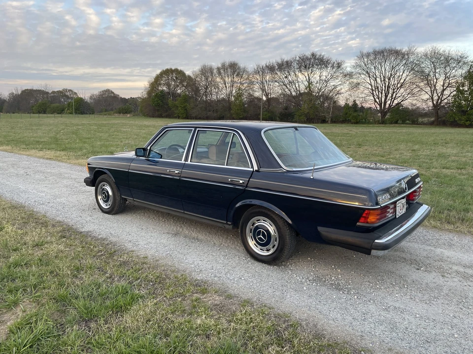 1983 Mercedes-Benz W123 Sedan - Image 18 of 31