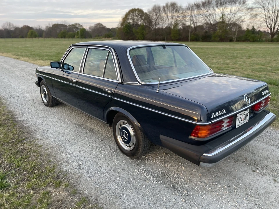 1983 Mercedes-Benz W123 Sedan - Image 17 of 31