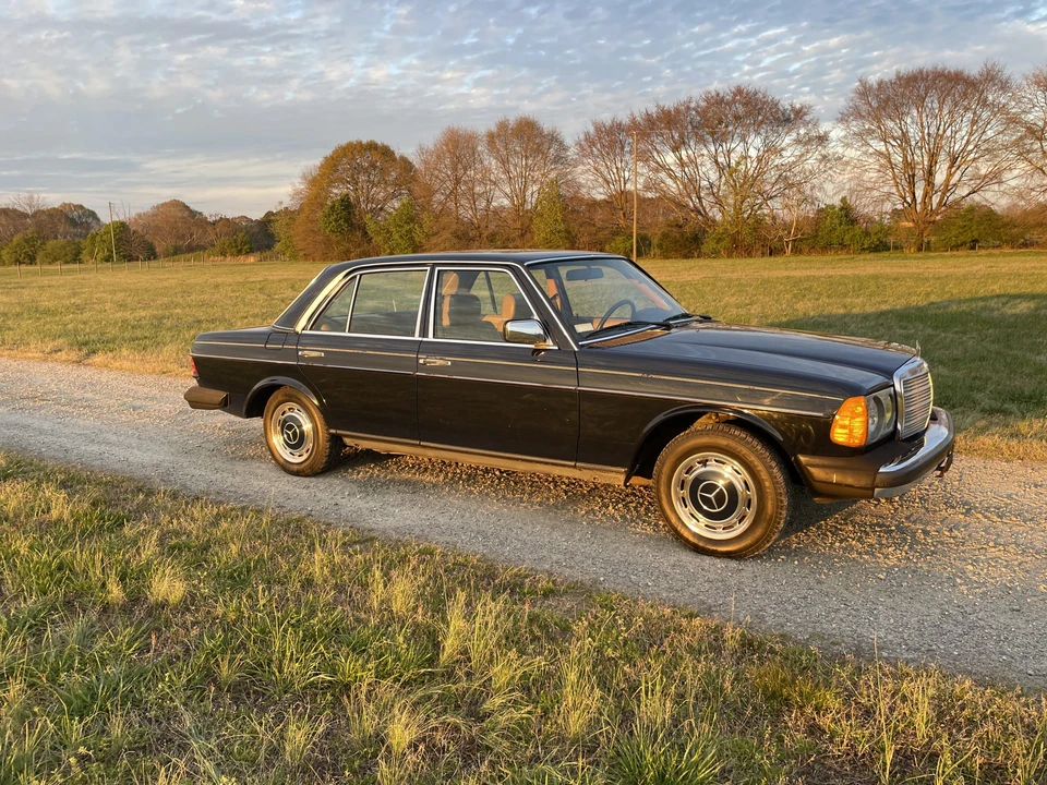 1983 Mercedes-Benz W123 Sedan - Image 11 of 31