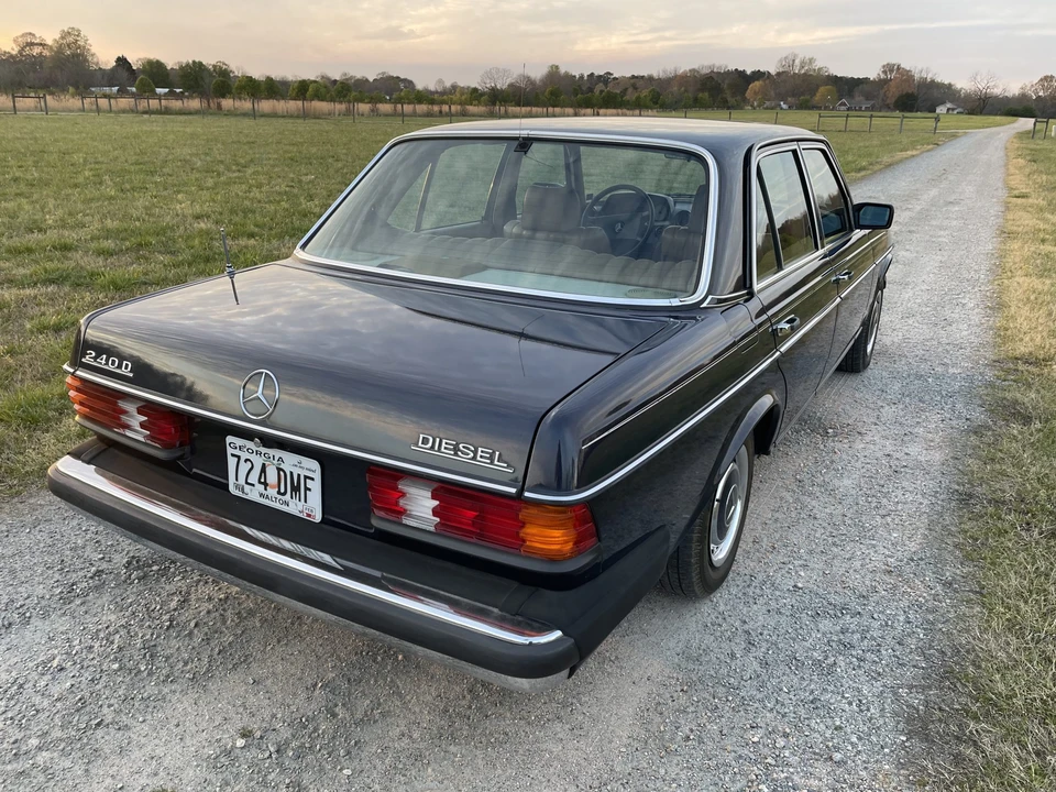 1983 Mercedes-Benz W123 Sedan - Image 15 of 31