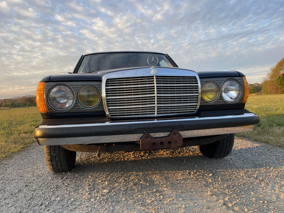 1983 Mercedes-Benz W123 Sedan - Image 7 of 31