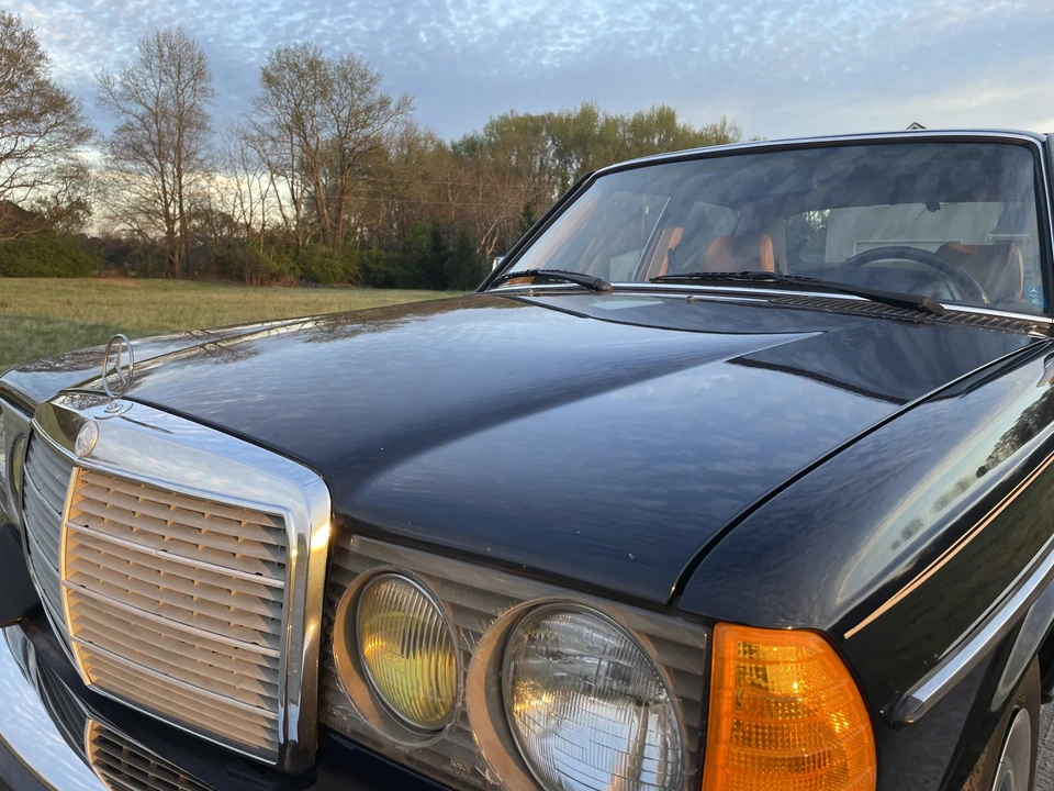 1983 Mercedes-Benz W123 Sedan - Image 23 of 31