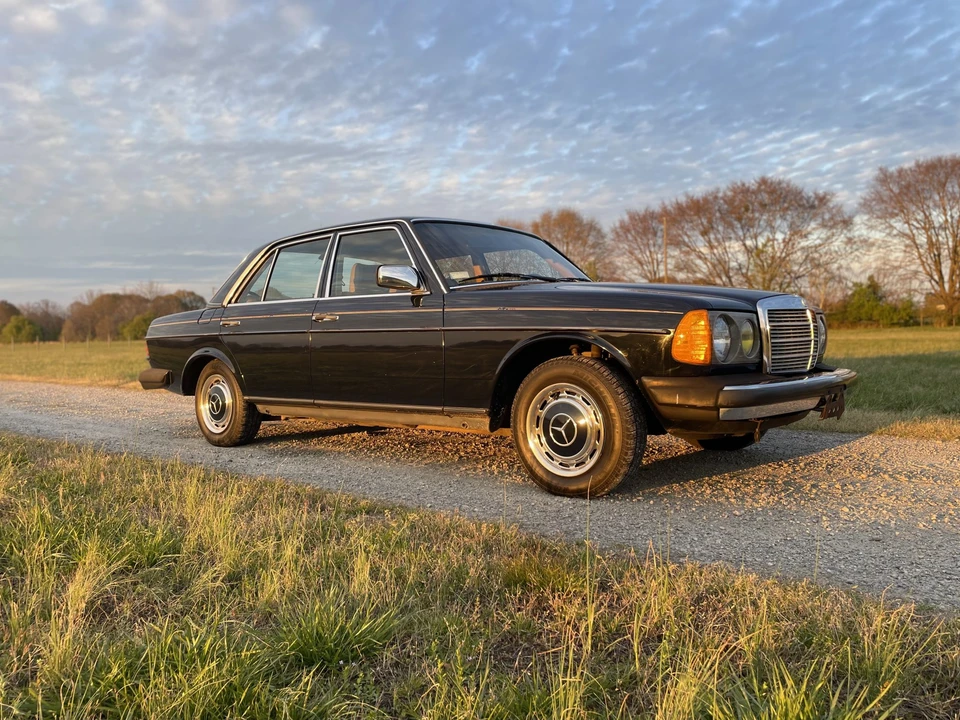 1983 Mercedes-Benz W123 Sedan - Image 10 of 31