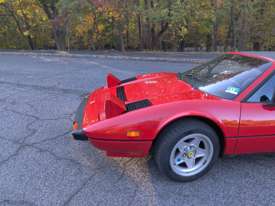 1985 Ferrari 308 GTS QV - Image 27 of 31