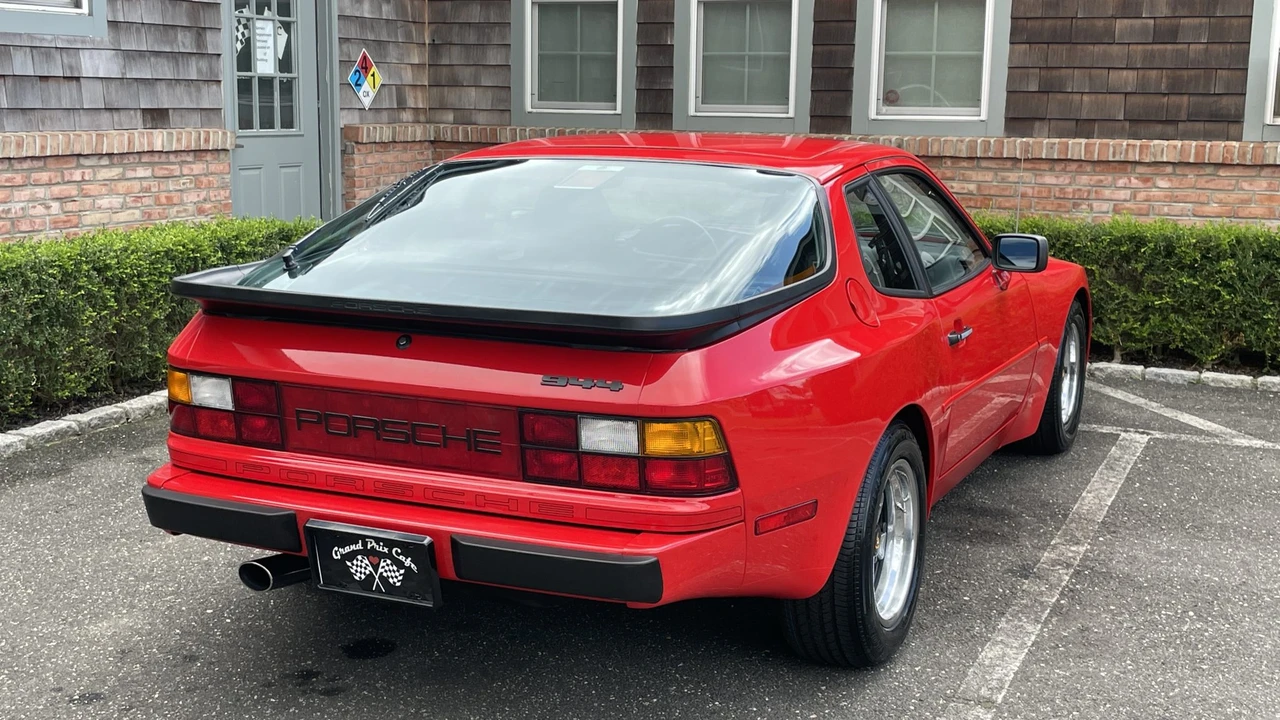 1985 Porsche 944 - Image 8 of 31