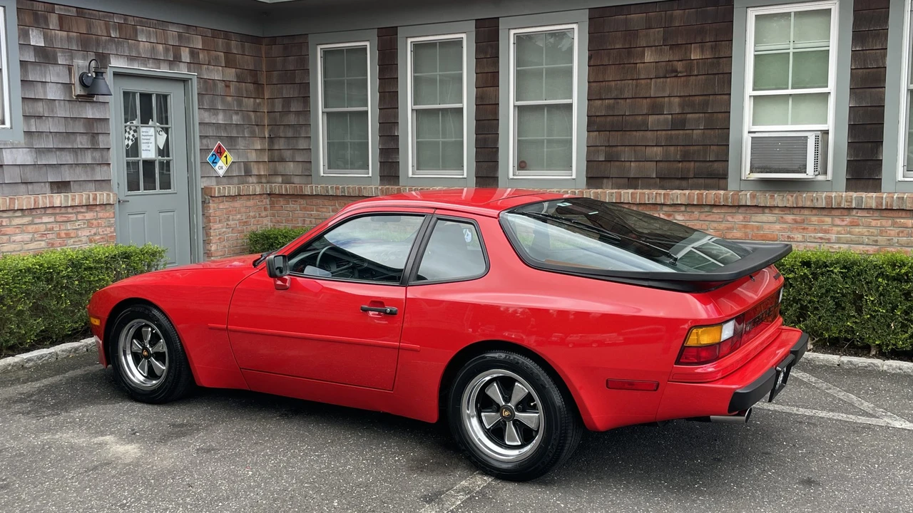1985 Porsche 944 - Image 11 of 31