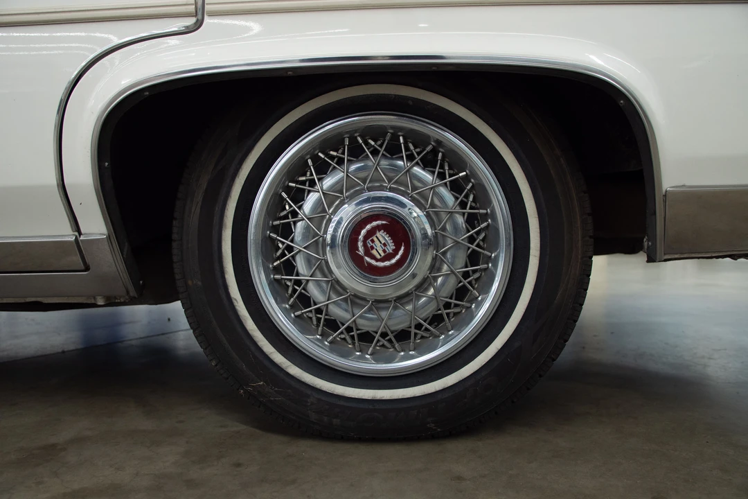 1986 Cadillac Fleetwood - Image 11 of 31