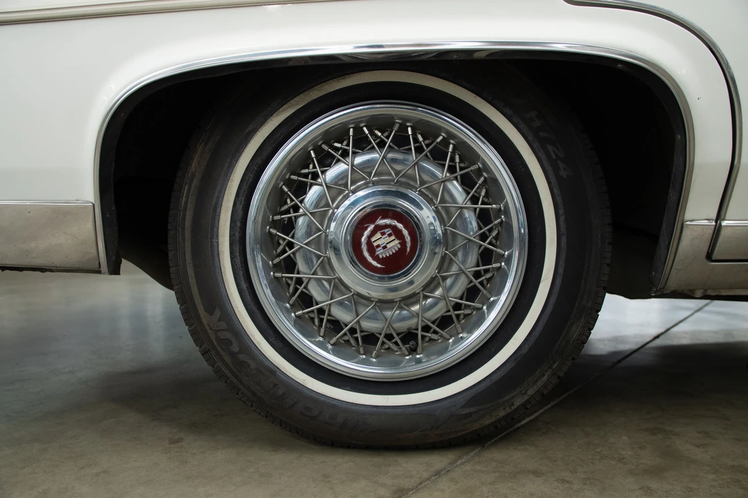 1986 Cadillac Fleetwood - Image 12 of 31