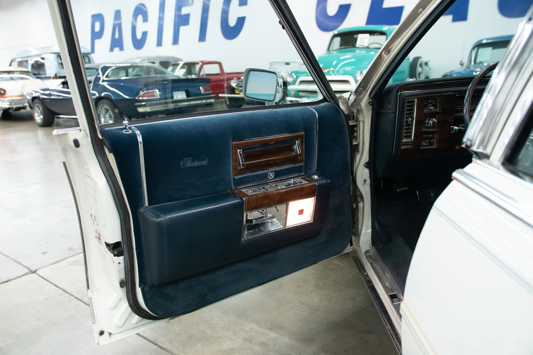1986 Cadillac Fleetwood - Image 13 of 31