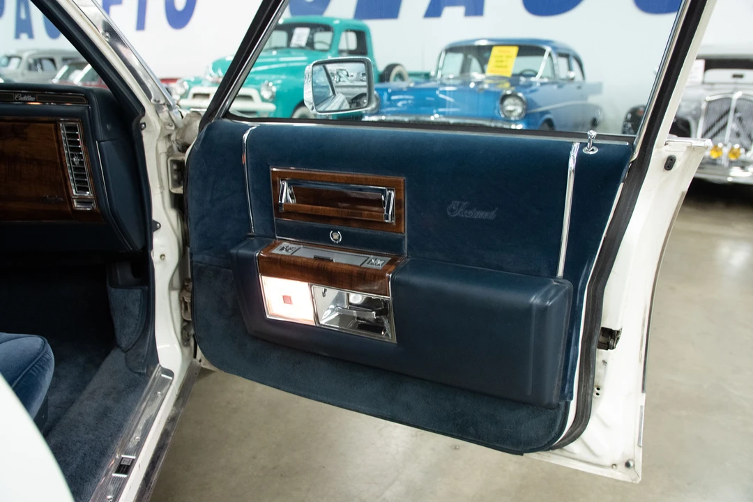 1986 Cadillac Fleetwood - Image 14 of 31