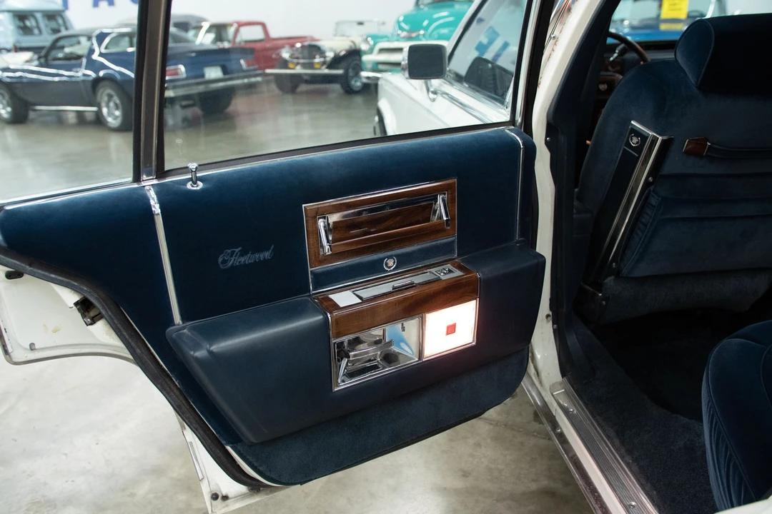 1986 Cadillac Fleetwood - Image 15 of 31