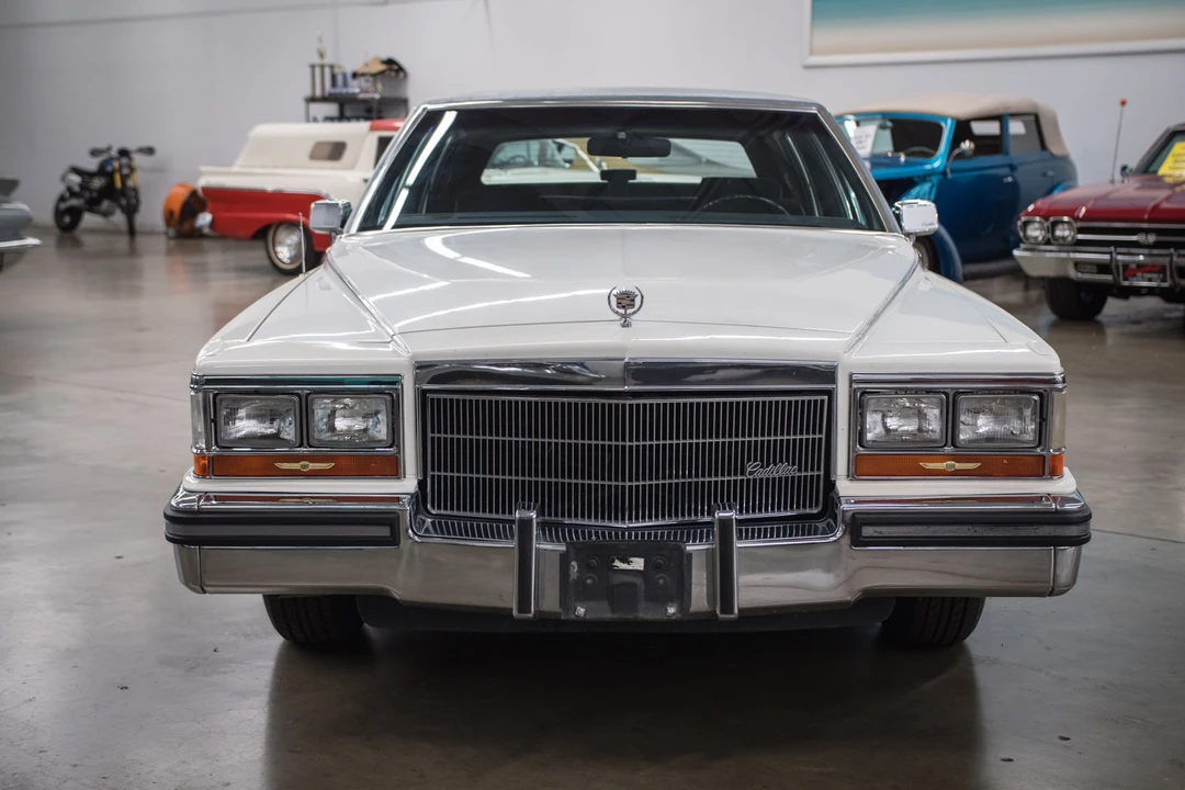 1986 Cadillac Fleetwood - Image 2 of 31