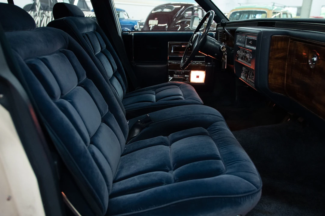 1986 Cadillac Fleetwood - Image 25 of 31