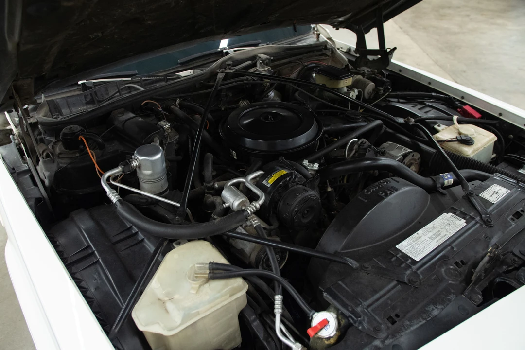 1986 Cadillac Fleetwood - Image 28 of 31