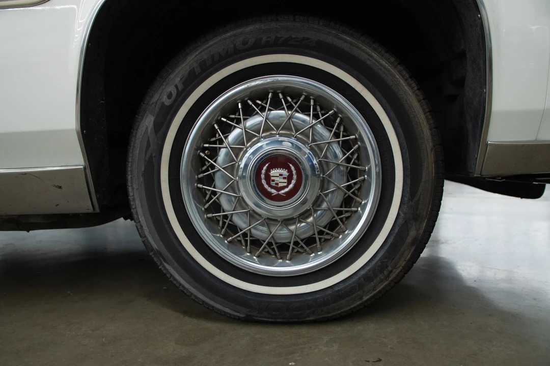 1986 Cadillac Fleetwood - Image 10 of 31
