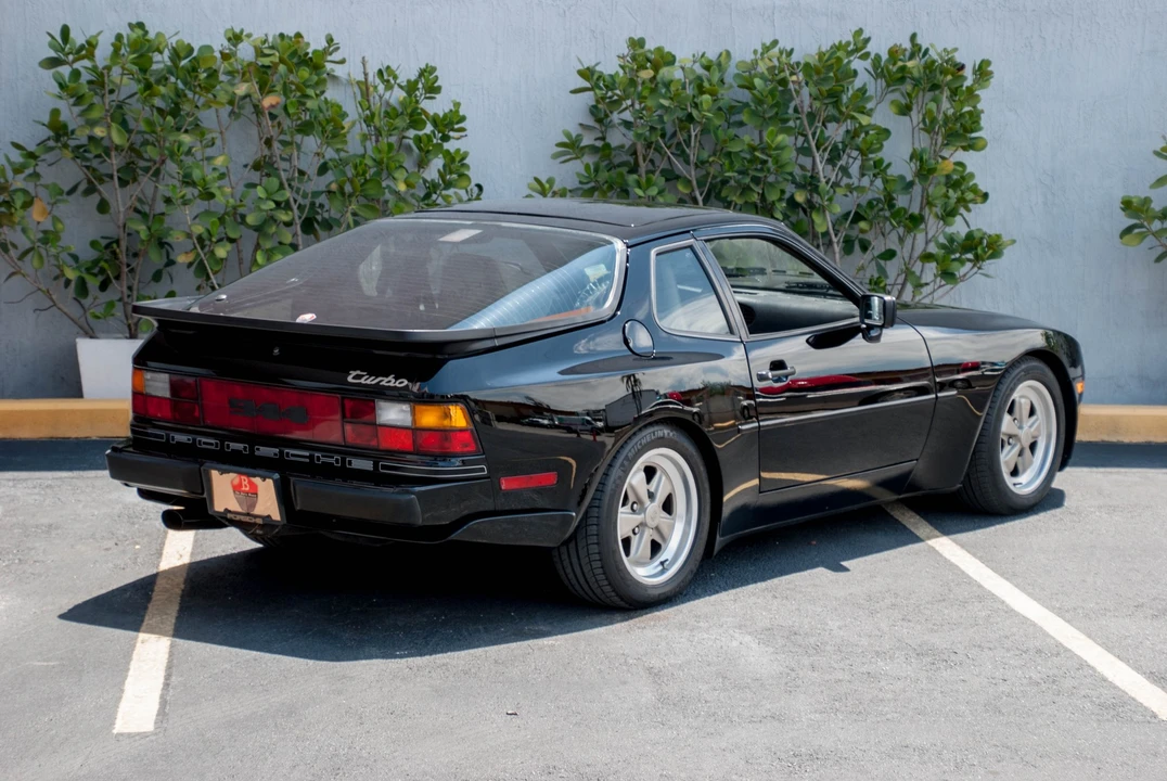 1986 Porsche 944 Turbo - Image 9 of 31