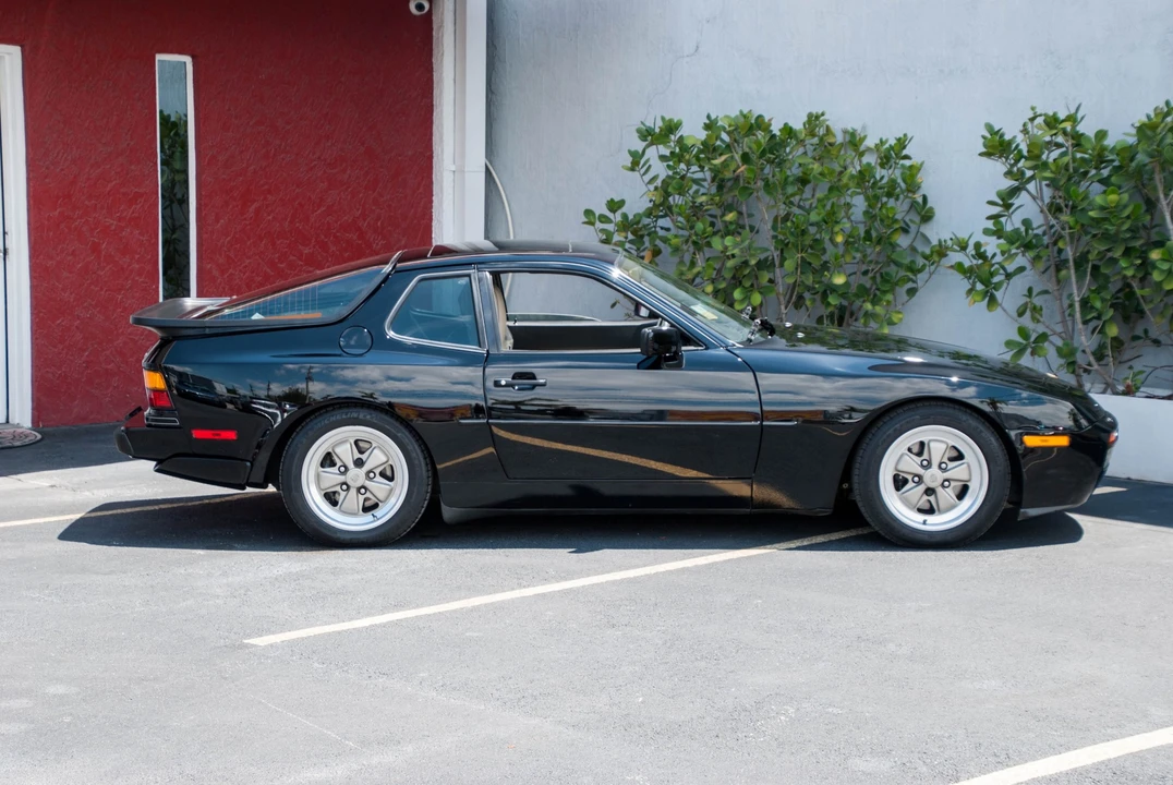 1986 Porsche 944 Turbo - Image 10 of 31