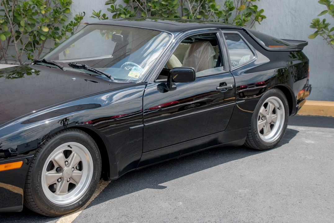 1986 Porsche 944 Turbo - Image 16 of 31