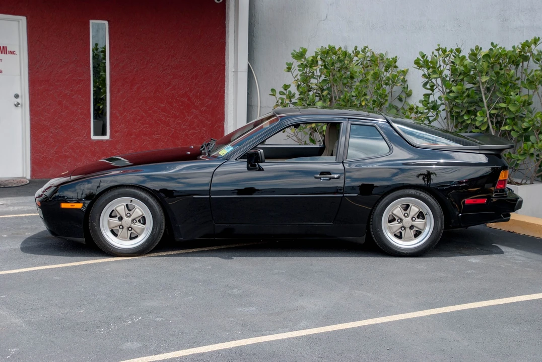 1986 Porsche 944 Turbo - Image 4 of 31