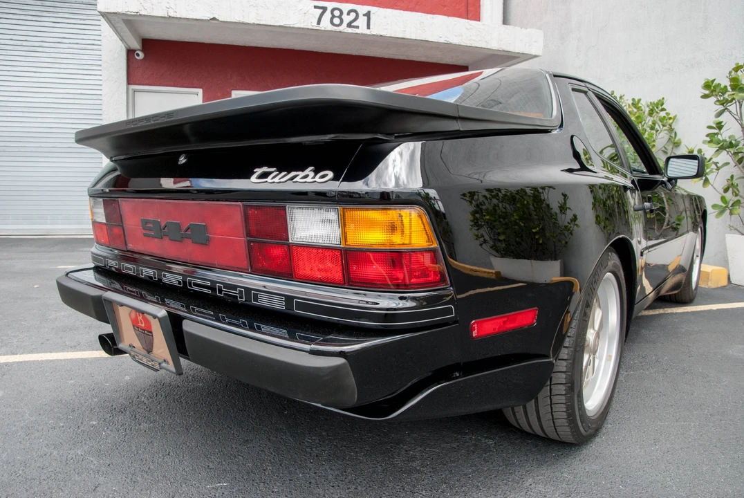 1986 Porsche 944 Turbo - Image 8 of 31